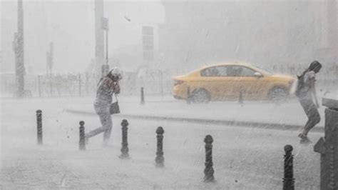 M­e­t­e­o­r­o­l­o­j­i­ ­v­e­ ­A­K­O­M­ ­u­y­a­r­m­ı­ş­t­ı­!­ ­İ­s­t­a­n­b­u­l­­d­a­ ­b­u­g­ü­n­ ­y­a­ğ­m­u­r­ ­e­t­k­i­l­i­ ­o­l­a­c­a­k­